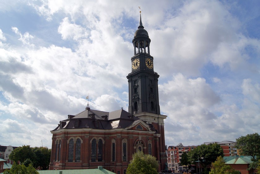 L’église Saint-Michel – Tour St. Michaelis  et plateforme panoramique